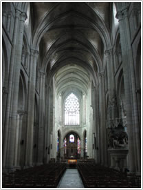 Nave & vault (12th-16th c.) looking east, Église St-Étienne, Beauvais click for full-size image
