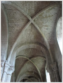 Earliest rib vaults (c. 1130-40), south nave aisle, Église St-Étienne, Beauvais click for full-size image