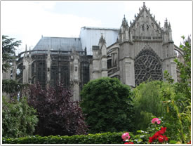 North transept (16th c.) & choir (1225-72), Beauvais Cathedral click for full-size image