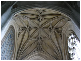 Southwest transept chapel vault (16th c.), Beauvais Cathedral click for full-size image