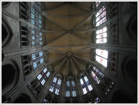 Chevet vault & hemicycle (13th c.), Beauvais Cathedral click for full-size image