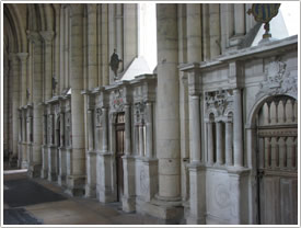 South ambulatory Renaissance chapel screens (1570s), Laon Cathedral click for full-size image