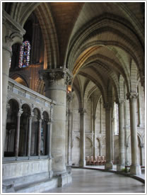 South ambulatory (remodelled 12th c.), Basilique St-Rémi, Reims click for full-size image