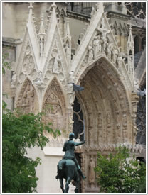 Jeanne d'Arc statue in parvis & west front north portal (13th c.), Reims Cathedral click for full-size image
