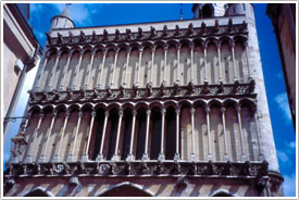 Dijon, Notre-Dame, Arcaded galleries with gargoyles