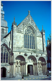 West front (entrance porch 12th c. & gable, 15th c.), Dinan, Basilique St-Sauveur