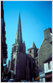 Cath&eacute;drale St-Tugdual (14th-15th c.), southeast approach, Tr&eacute;guier Cathedral