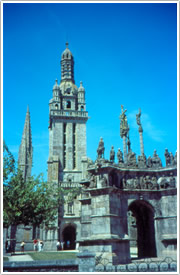 Calvary & church towers (15th-17th c.), Pleyben, Parish Close