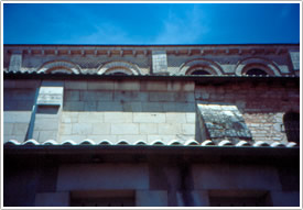 Nave exterior, south side, showing aisle placement, St-Hilaire-le-Grand, Poitiers