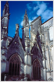 South nave exterior (mid-15th c.), Saintes Cathedral