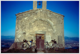 St-Romain-de-Lerps, chapel (with bikes) at summit (649 m.)
