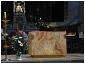 Modern altar at crossing, Le Puy Cathedral
