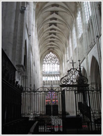 Nave looking west from choir, Abbaye de la Trinit&eacute;, Vend&ocirc;me