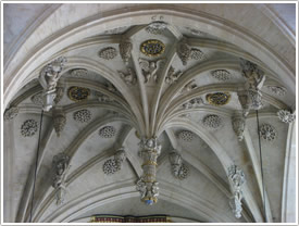 Vault at crossing, St-Étienne-du-Mont, Paris click for full-size image