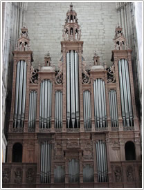 Organ (Pierre Bert, 1529-35) in south transept, Le Mans