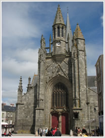Coll&eacute;giale St-Aubin (12th-16th c.), west front, Gu&eacute;rande