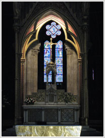 Modern altar, canopy & axial chapel, Bayonne Cathedral