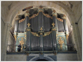 Organ (18th c.), at west end, Lescar Cathedral