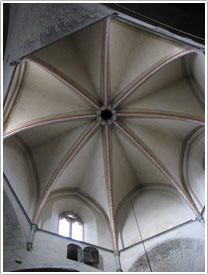 Gothic octagonal lantern at crossing, Tarbes Cathedral