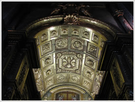 Chapelle de C&eacute;sar de Bus, gilded paneling (17th c.), Cavaillon Cathedral