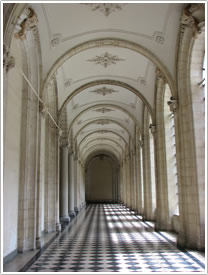 Cloister aisle & vault (mid-18th c.), Arras Cathedral click for full-size image