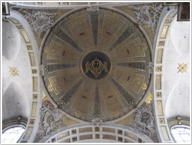Dome at crossing (17th c.), Église St-Louis-en-Île, Paris click for full-size image