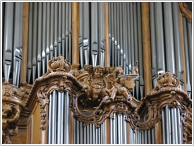 Angel musicians on organ buffet (18th c.), St-Roch, Paris click for full-size image