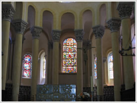 Romanesque choir with capitals (12th c.), Notre-Dame-du-Port, Clermont-Ferrand click for full-size image
