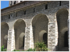 Fortified south nave exterior (12th c., altered 1450 and 1716), St-Pons-de-Thomières Cathedral click for full-size image