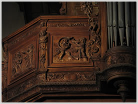 Angel musicians on organ buffet (1654), Mende Cathedral click for full-size image