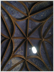 Flamboyant vault, 3rd south nave chapel, Lavaur Cathedral click for full-size image