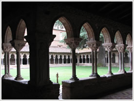 Cloisters from northwest with 76 arches (late 11th c.), St-Pierre, Moissac click for full-size image