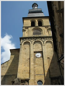 West front Romanesque tower (12th c.), 3rd storey (17th c.) from west, Sarlat-la-Canéda Cathedral click for full-size image