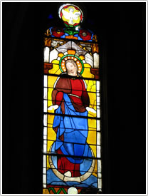 Center window, axial Lady Chapel (15th c.), Sarlat-la-Canéda Cathedral click for full-size image