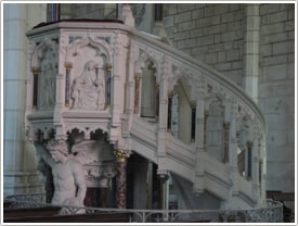 Pulpit (1900), north nave aisle, Église Ste-Eulalie, Benet click for full-size image
