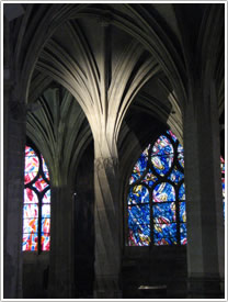 Ambulatory 'palm' columns (late 15th c.), windows (Bazaine, 1964-70), St-Séverin, Paris click for full-size image