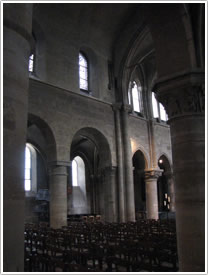North nave elevation (12th-13th c.), transition from Romanesque to Gothic, St-Julien-le-Pauvre, Paris click for full-size image