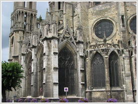 Chapelle de Navarre exterior (early 14th c.), Collégiale Notre-Dame, Mantes click for full-size image