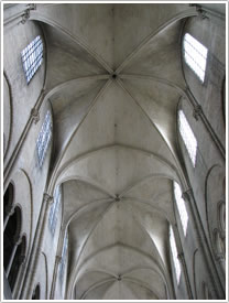 Nave sexpartite vault (late 12th c.), looking east, Collégiale Notre-Dame, Mantes click for full-size image