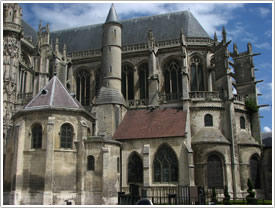 South choir (12th c.), sacristy (11th c.), staircase tower (12th c.) with turret (16th c.) & Bailli Chapel (1465), Senlis Cathedral click for full-size image