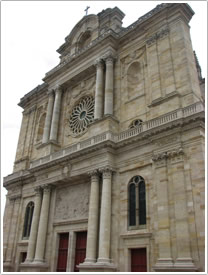 Baroque west façade (1628-34), Châlons-en-Champagne Cathedral click for full-size image