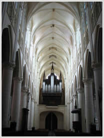Nave looking west (late 15th c. & 1628-34), Châlons-en-Champagne Cathedral click for full-size image
