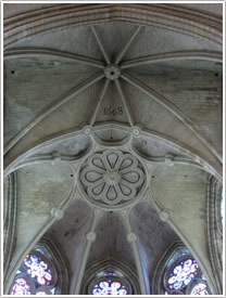 Choir vault (completed 1261, restored 1668), Châlons-en-Champagne Cathedral click for full-size image