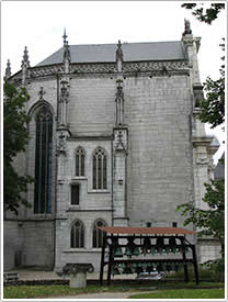 North exterior (15th c.) with old 37-bell carillon (1937), Sainte Chapelle, Chambéry click for full-size image