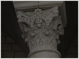 Choir capital #5 (12th c.), Notre-Dame, La Charité-sur-Loire click for full-size image