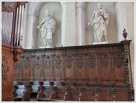 South choir stalls (early 18th c.) with Pope St-Grégoire & St-Jérôme, St-Pierre, Chalon-sur-Saône click for full-size image