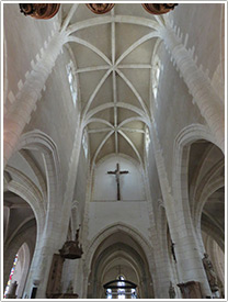 Nave sexpartite vault (16th c.), St-Jean-Baptiste, Chaource click for full-size image